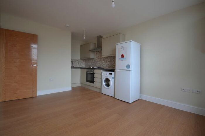 1 Bedroom Flat To Rent In Granville Place, High Road, London, N12