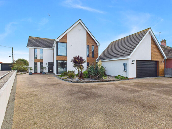5 Bedroom Detached House For Sale In Links Road, Great Yarmouth, NR31