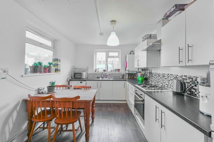 5 Bedroom Terraced House To Rent In Mossford Street, Mile End, London, E3