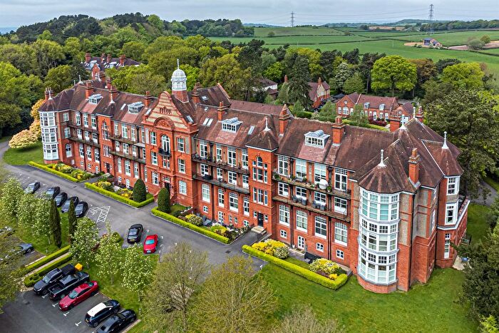1 Bedroom Flat For Sale In Kingswood Park, Kingswood, Frodsham, WA6