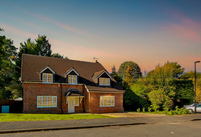 5 Bedroom Detached House To Rent In Boxford Close, South Croydon, Surrey, CR2