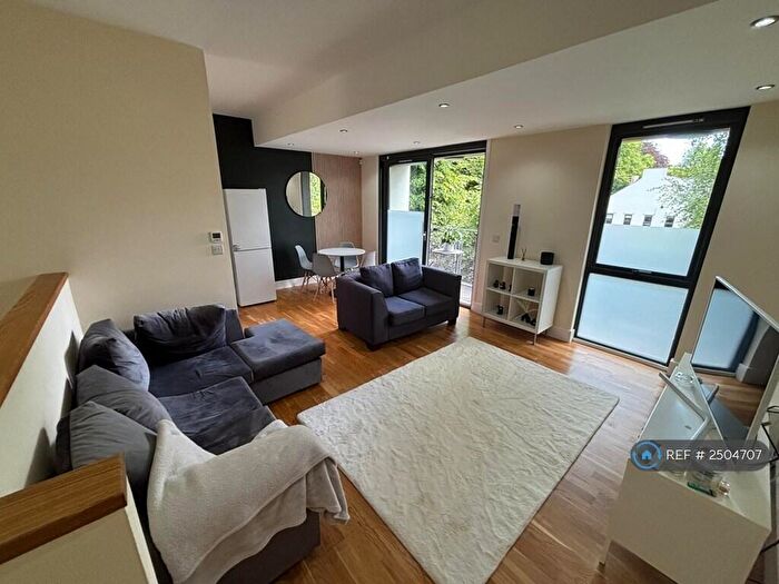 2 Bedroom End Of Terrace House To Rent In Buckingham Place, Headingley, Leeds, LS6