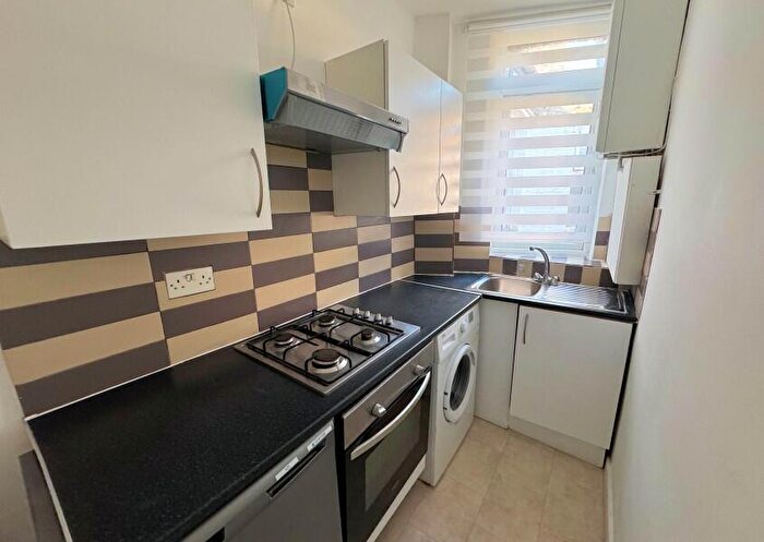 2 Bedroom Flat To Rent In Hendon Lane, Finchley, N3