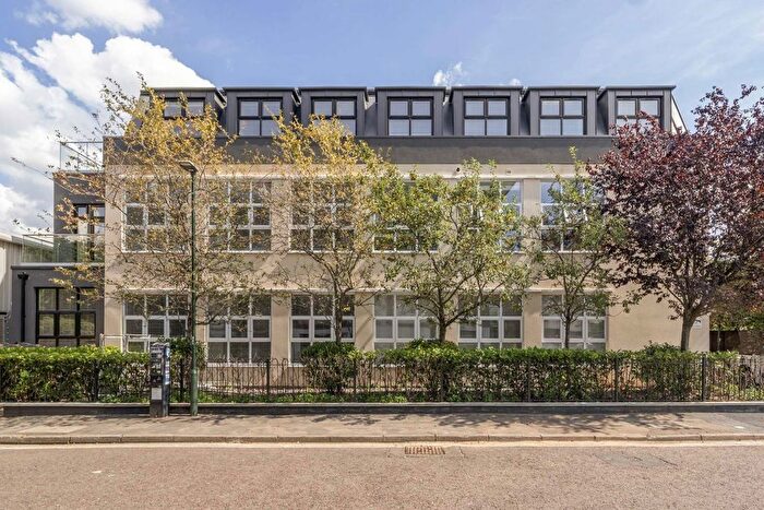 2 Bedroom Flat To Rent In Victoria Villas, Richmond, TW9