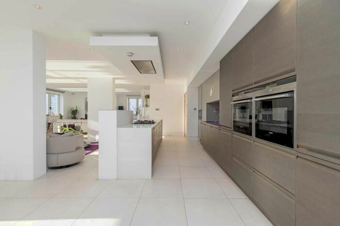 5 Bedroom Flat For Sale In King's Quay, Chelsea, SW10