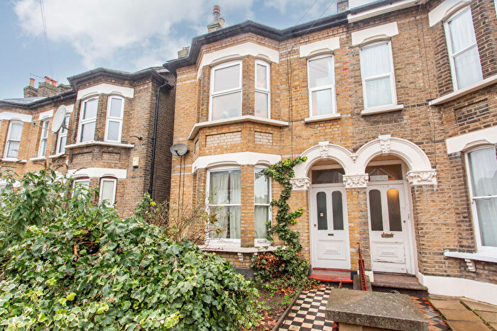 2 Bedroom Flat To Rent In Clova Road, Forest Gate, E7