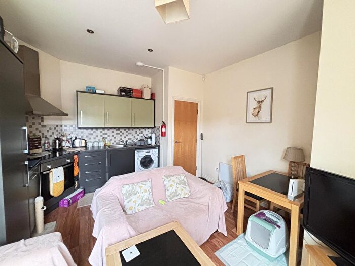 1 Bedroom Flat To Rent In Brudenell Grove, Leeds, LS6