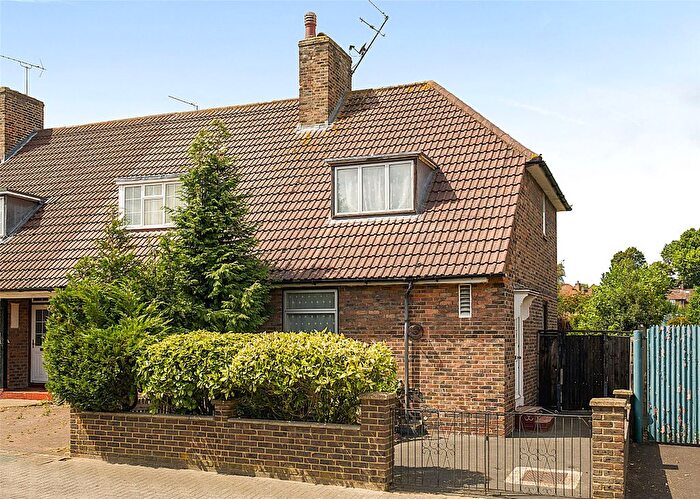 2 Bedroom Detached House For Sale In Dover House Road, London, SW15