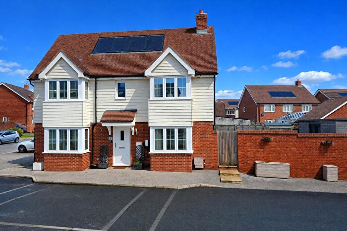 3 Bedroom End Of Terrace House For Sale In Oaken Wood Drive, Maidstone, ME16