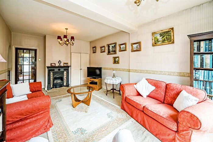 3 Bedroom Detached House For Sale In Stomp Road, Burnham, Slough, SL1