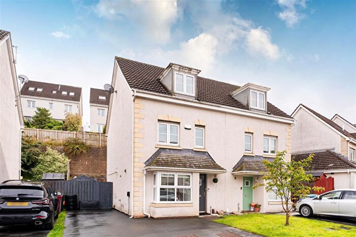 4 Bedroom Town House For Sale In Hawthorn Avenue, Cambuslang, Glasgow, G72