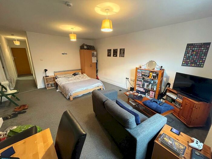 Studio To Rent In Merton Road, Southsea, PO5