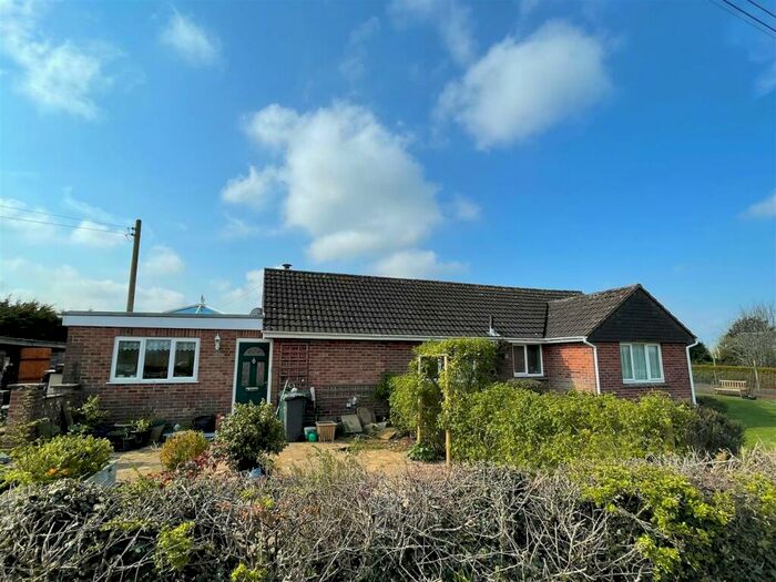 3 Bedroom Detached Bungalow For Sale In Wackland Lane, Newchurch, Sandown, PO36