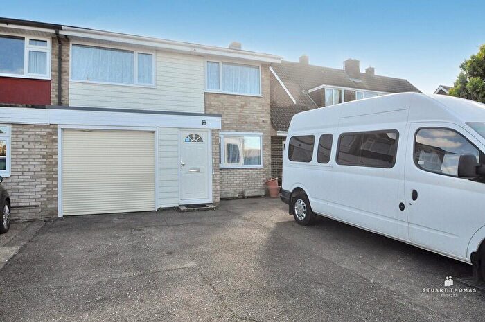 3 Bedroom Semi-Detached House For Sale In Meadway, Benfleet, SS7