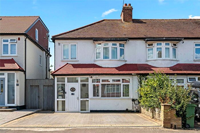 3 Bedroom End Terrace House For Sale In Lymescote Gardens, Sutton, SM1
