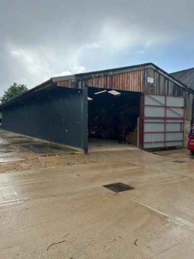 Garage / Parking To Rent In South Lawn Lean-to, South Lawn, Swinbrook, Burford, OX18