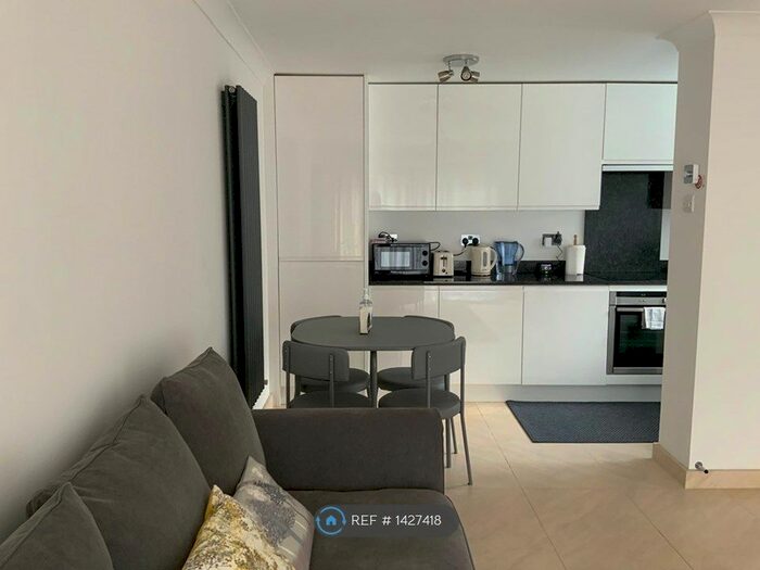 1 Bedroom Semi-Detached House To Rent In Harvesters, St. Albans, AL4