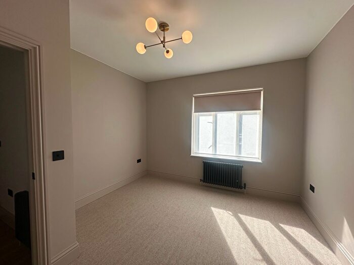 2 Bedroom Flat To Rent In Villa Street, Walworth Village, London, Walworth, SE17