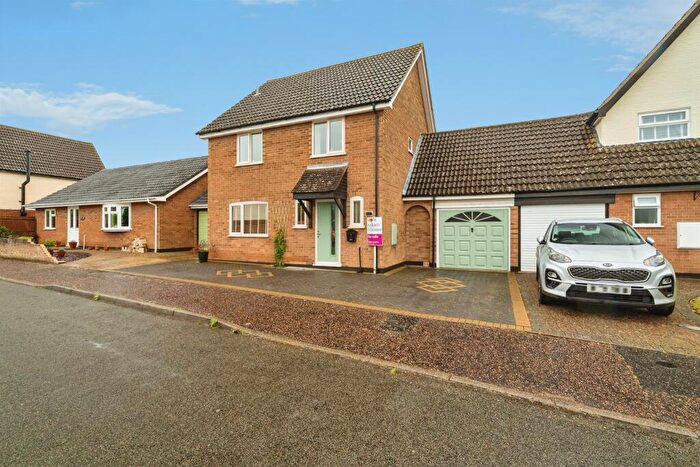 4 Bedroom Link Detached House For Sale In Masefield Road, Diss, IP22