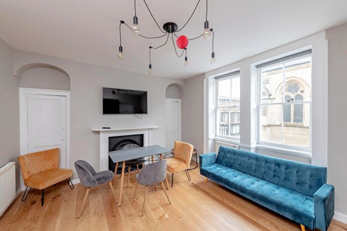 3 Bedroom Flat To Rent In Chapel Row, Bath, BA1