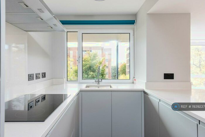 2 Bedroom Flat To Rent In The Drive, Hove, BN3