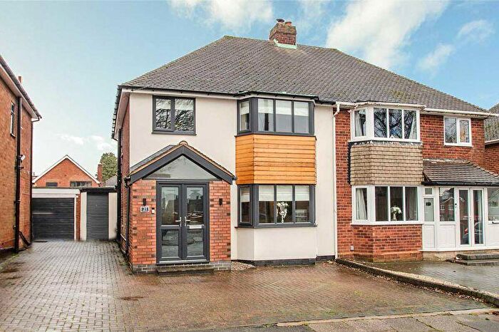 3 Bedroom Semi Detached House For Sale In Bonnington Way, Great Barr, Birmingham, B43