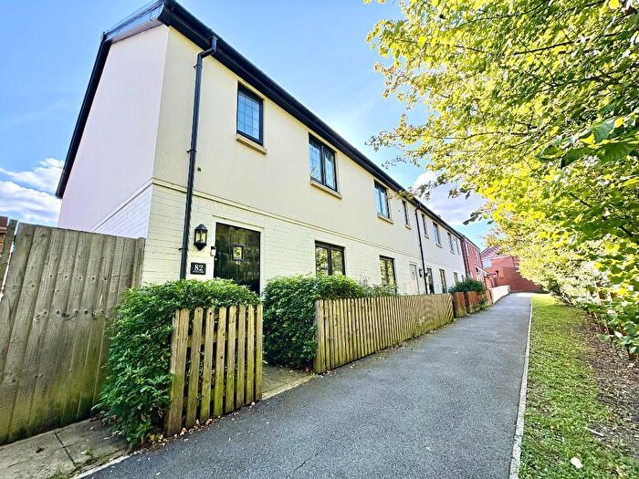 3 Bedroom End Of Terrace House For Sale In Chestnut Avenue, Silsoe, Bedfordshire, MK45