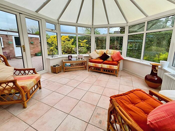 4 Bedroom Detached House For Sale In Grove Vale Avenue, Birmingham, B43