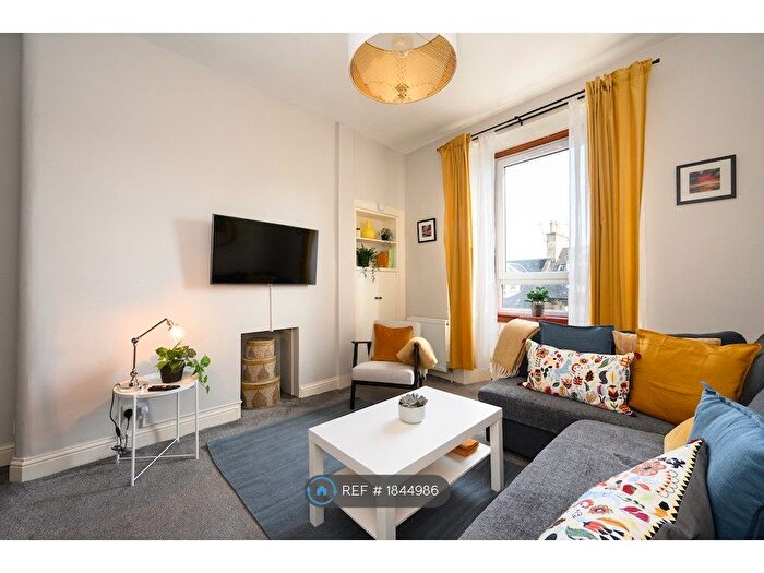 3 Bedroom Flat To Rent In Maryfield, Edinburgh, EH7