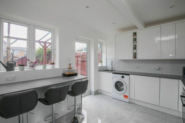 5 Bedroom Terraced House To Rent In West Avenue, Hayes, UB3