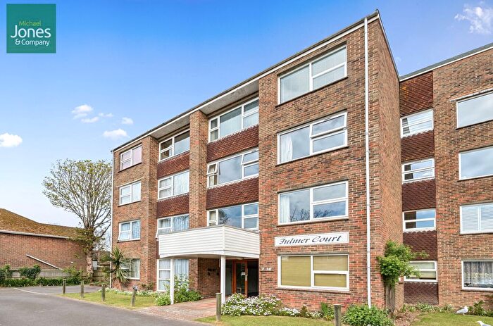 2 Bedroom Flat To Rent In Fulmer Court, Boundary Road, Worthing, West Sussex, BN11