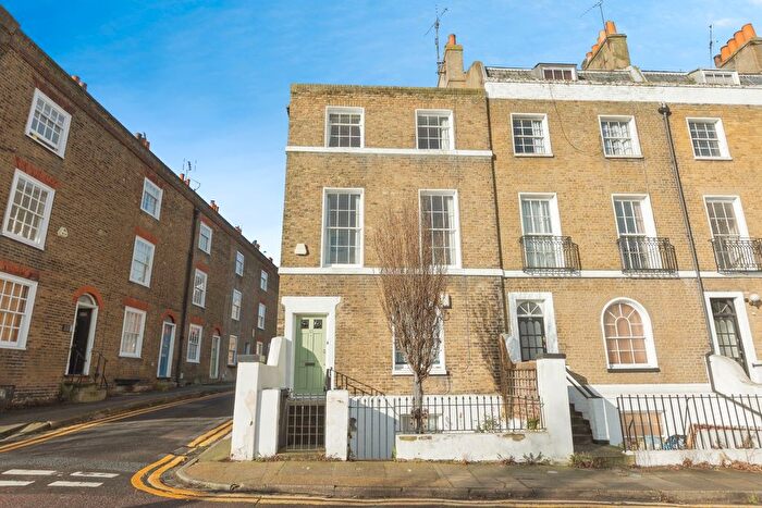 3 Bedroom Flat For Sale In Milton Place, Gravesend, Kent, DA12