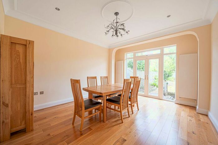 3 Bedroom Semi-Detached House To Rent In Ventnor Drive, Totteridge, London, N20