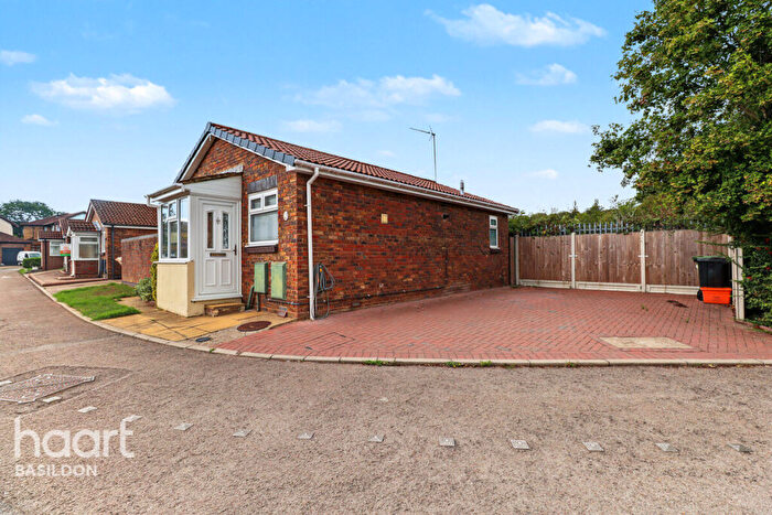 1 Bedroom Detached Bungalow For Sale In Cashmere Way, Basildon, SS16