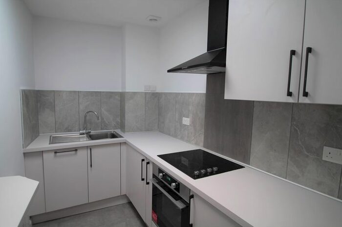 1 Bedroom Flat To Rent In High Street, High Wycombe, HP11