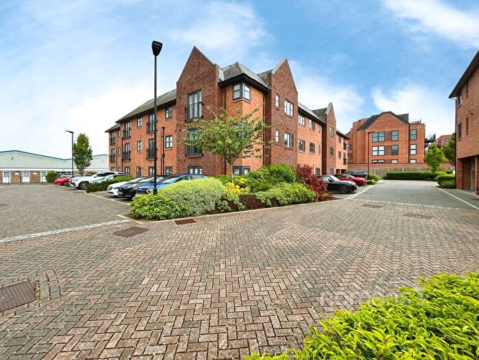 1 Bedroom Flat For Sale In Carter Court, Hook, Hampshire, RG27
