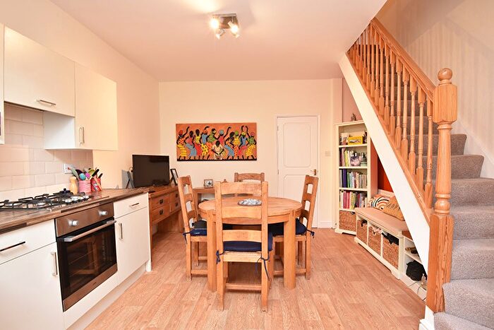 2 Bedroom Terraced House For Sale In Hookstone Avenue, Harrogate, HG2