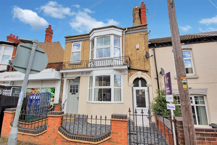4 Bedroom Terraced House For Sale In Wellingborough Road, Rushden, NN10