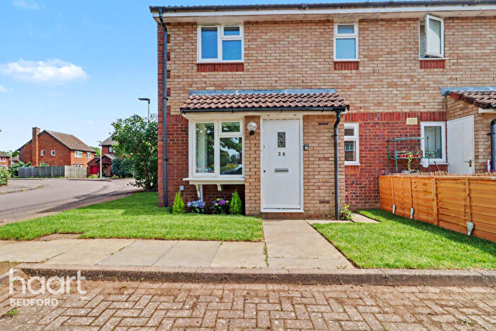 1 Bedroom Terraced House For Sale In Honeysuckle Way, Bedford, MK41