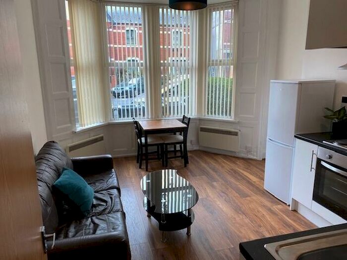 1 Bedroom Flat To Rent In Penylan Road, Cardiff, CF24