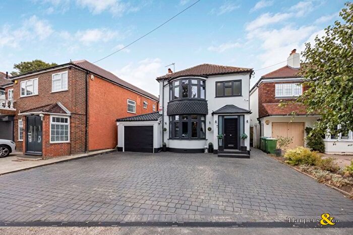 4 Bedroom Detached House For Sale In Fairway, Bexleyheath, DA6