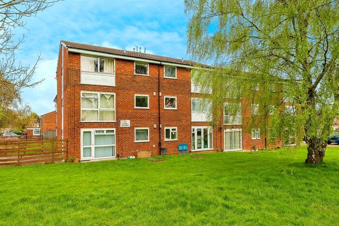 1 Bedroom Flat To Rent In Blair Close, Hemel Hempstead, HP2