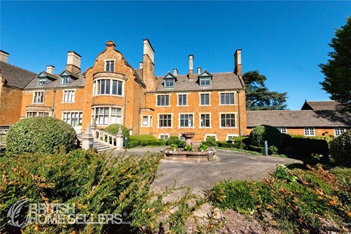 2 Bedroom Flat For Sale In Woolston Close, Northampton, Northamptonshire, NN3