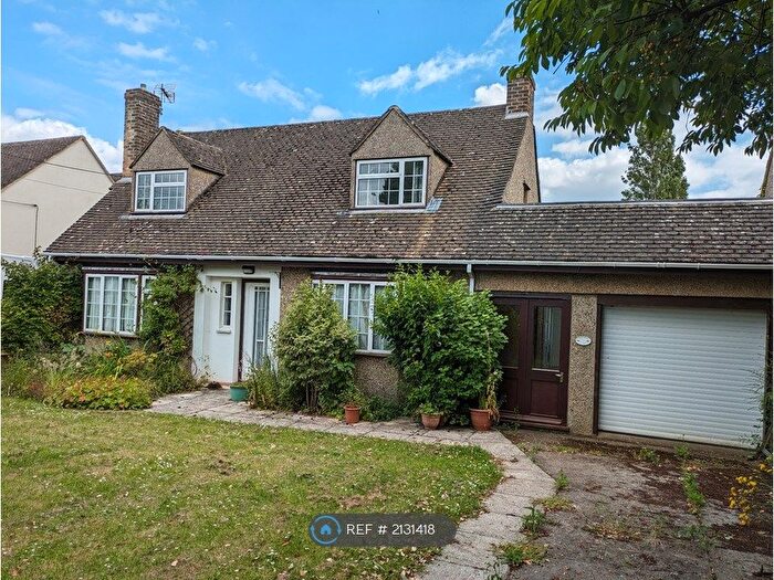 3 Bedroom Bungalow To Rent In Woodstock Road, Stonesfield, Witney, OX29