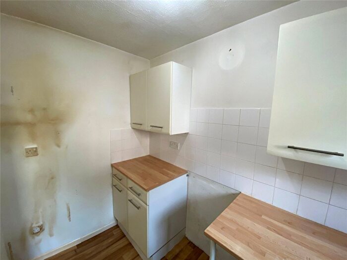 1 Bedroom Flat For Sale In Monks Way, Bearwood, Bournemouth, Dorset, BH11