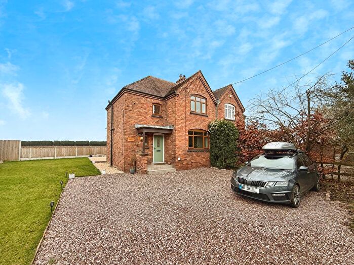 3 Bedroom Semi-Detached House For Sale In Humber Lane, Telford, TF2