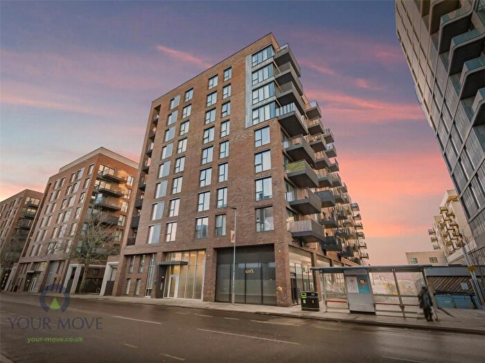 3 Bedroom Flat To Rent In Regal Walk, Bexleyheath, DA6