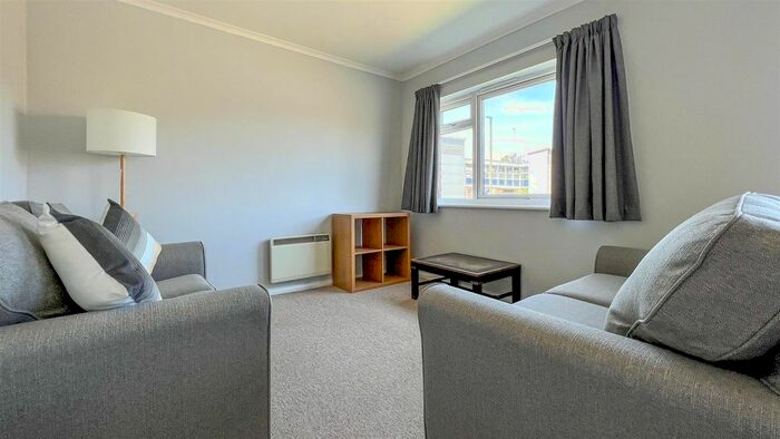 1 Bedroom Flat To Rent In Carlton Court, Gresham Road, Staines Upon Thames, TW18