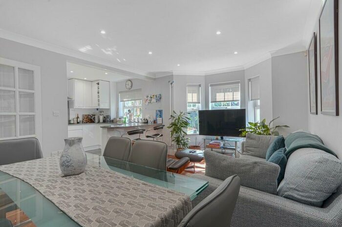 2 Bedroom Flat To Rent In Victoria Road, London, NW7