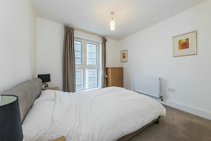 1 Bedroom Flat To Rent In Pepys Street, London, EC3N